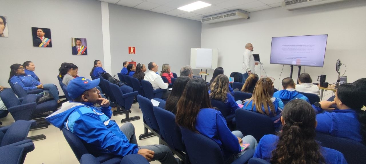 FUVIDIT impulsa el liderazgo en el sector transporte con la charla «Gerencia de Impacto»
